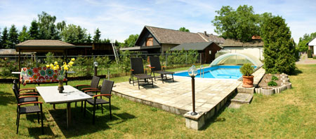 Pool mit Terasse im Spreewald